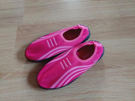 Boty do vody malinové zn. aquos v. 31, stélka 20,7, 31