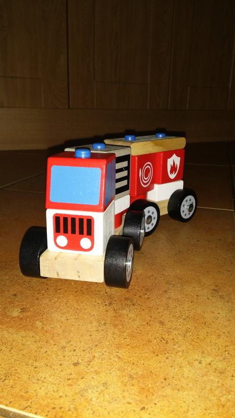 Hračka - dřevěná skládačka hasiči,