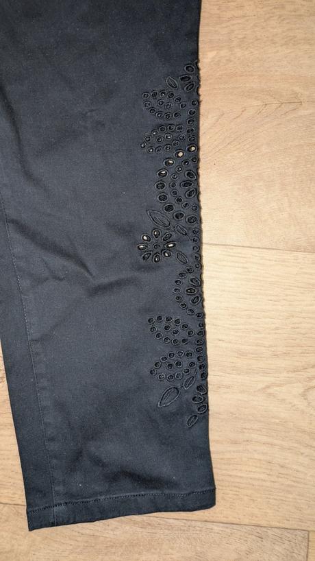 Letní 3/4 kalhoty s výšivkou body flift vel. 44, 44