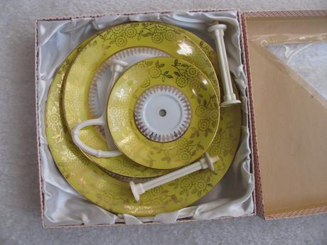 Etažér na cukroví,