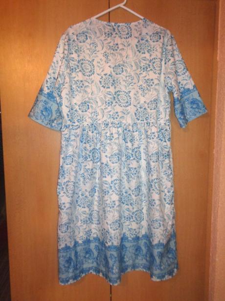 Krásné květované bílotyrkysové šaty, xl