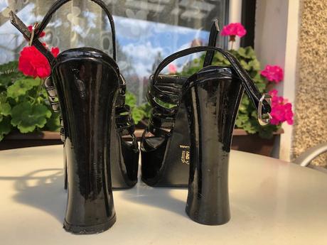 Obuv s extrémně vysokým podpatkem cerne leskle 36, 36