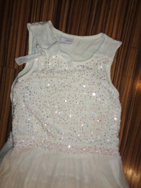 Pěkné bílé šaty s flitříky, next,122
