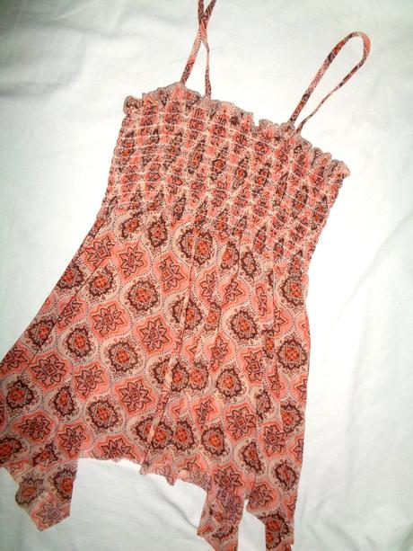 Krásný cihlově červený cípatý top, e-vie,152