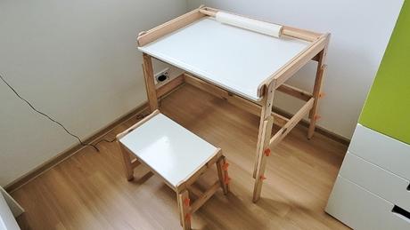 Dětský nastavitelný rostoucí stůl / stolek ikea,