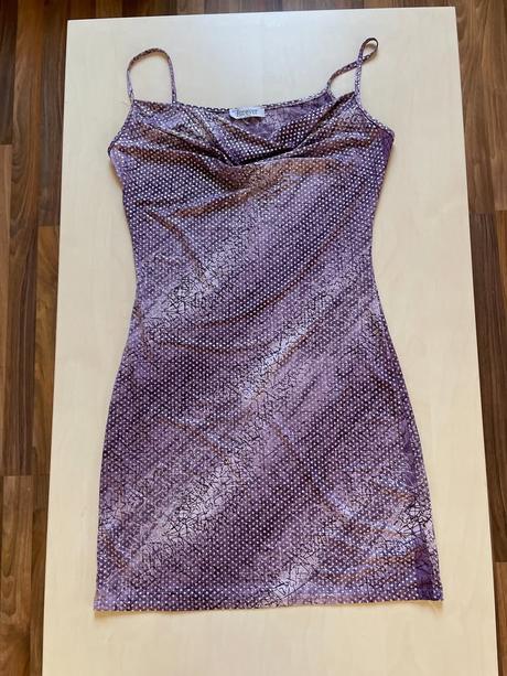 Fialové šaty se stříbrným puntík, vel cca s/m, m