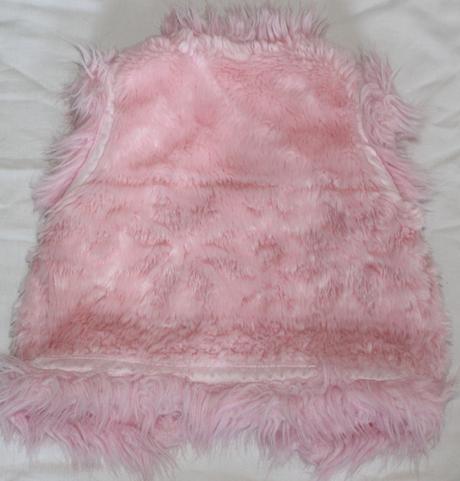 Va33 chlupatá vestička 6-7 let, 122