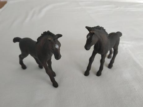 2x hříbě - schleich - výška 8cm, 