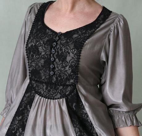 Stříbrošedá tunika s černou krajkou vel.38-40, 38 / m