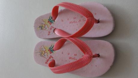 Dívčí plážové žabky, 24