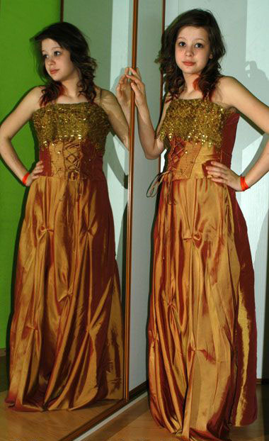 Slavnostní sváteční společenské šaty medové barvy, 36