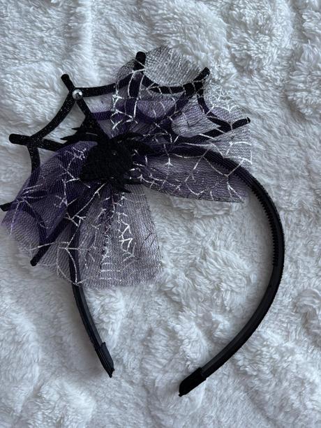 An26 /kostým čarodějnice s čelenkou - v.6/8 let, 