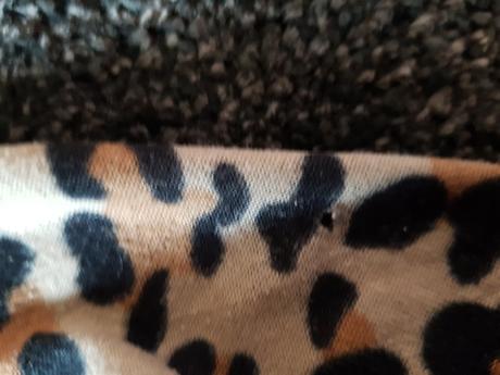 Fleesový overal značky decret, s