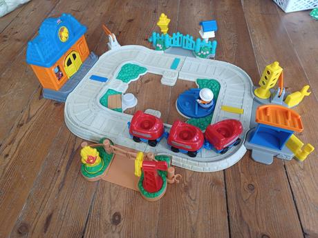 Krásná vláčkodráha fisher-price little people,