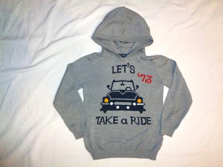 Krásný šedý svetr s autem 104/110, 104