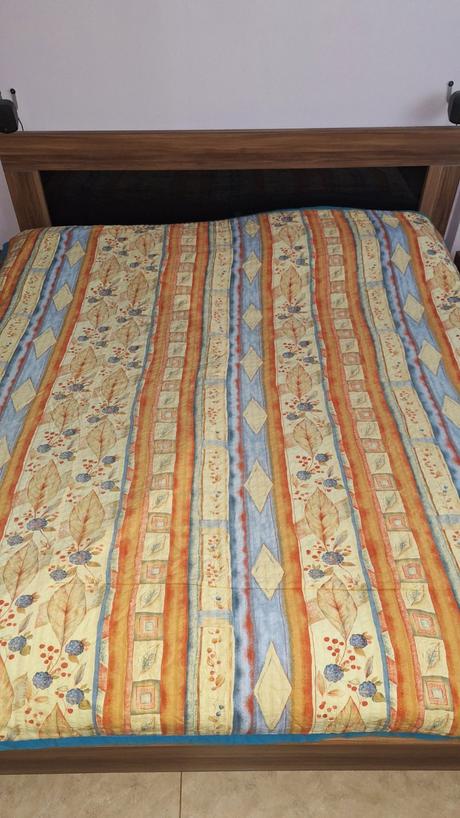 Barevný přehoz tibex na manželskou postel, 