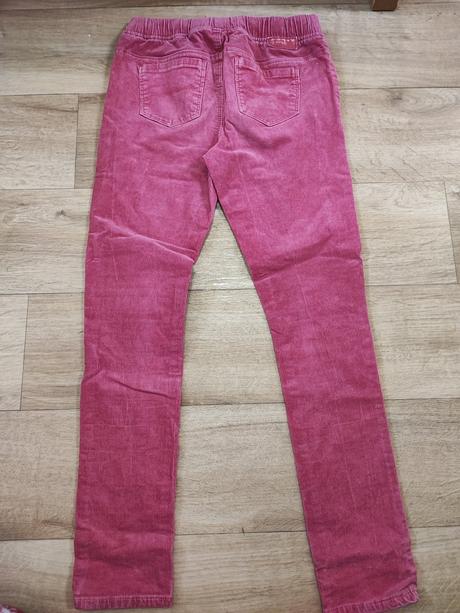 Růžové džegíny, 152