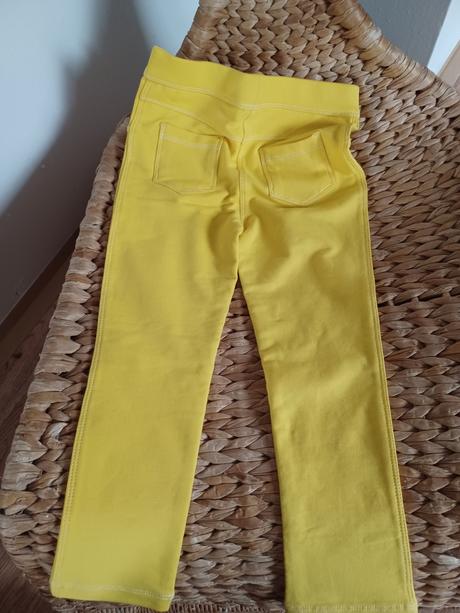 Žluté džegíny 104/110, lupilu,104