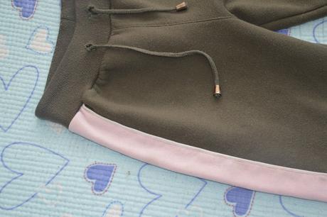 134, 140 teplé khaki tepláky, 134