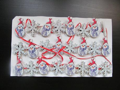 Adventní kalendář bílý -kolíčky pro zavěšení dárků, 