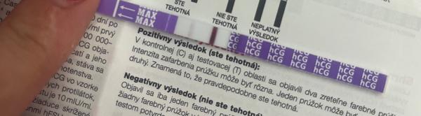 Těhotenský test. Vidíte tam druhou čárku?