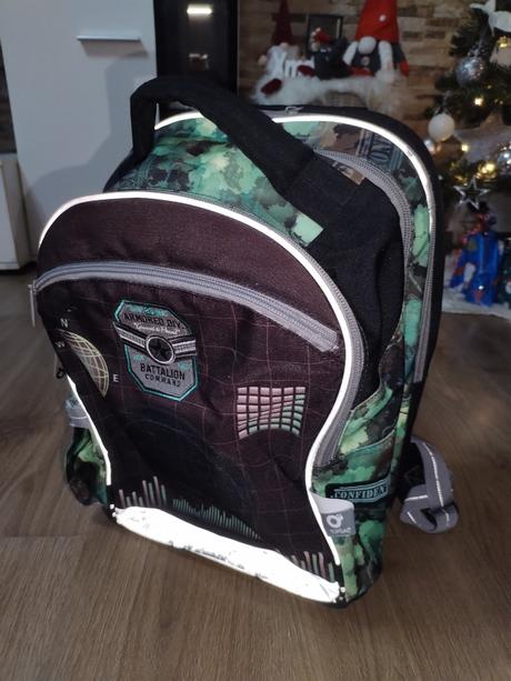 Chlapecký školní batoh topgal ve skvělém stavu,