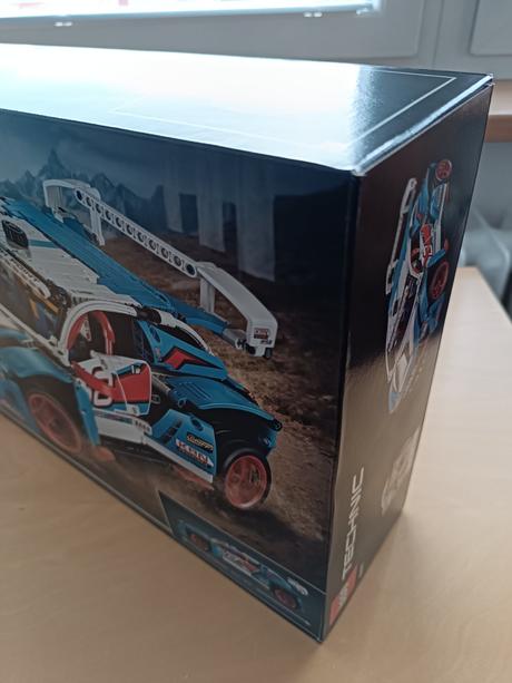 Lego technic 42077 závodní auto,