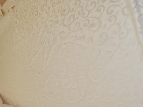 2 kusy zavesu -kremove se vzorem, 