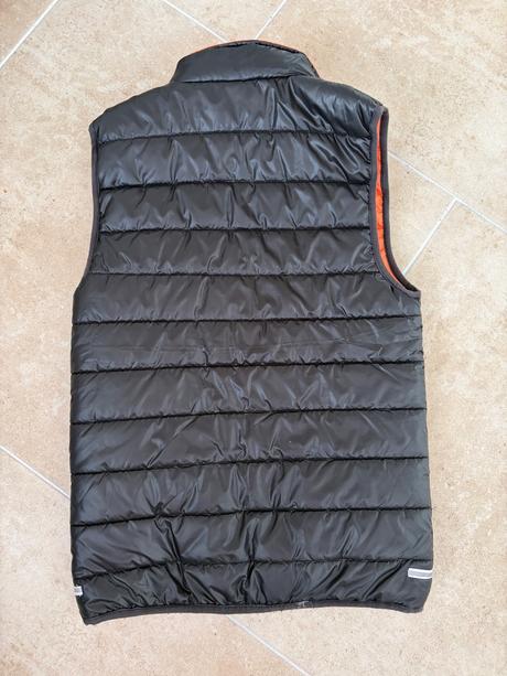 Cerna prosivana vesta 11/12 let 146-152, 146