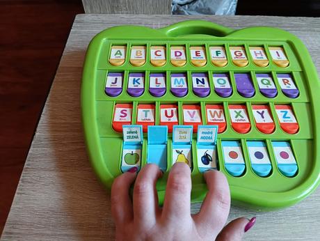 Výuková hračka (abeceda, obrázky a barvy), 