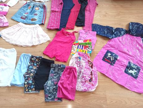 Balík mix věci na holku vel.98-110, 104–116