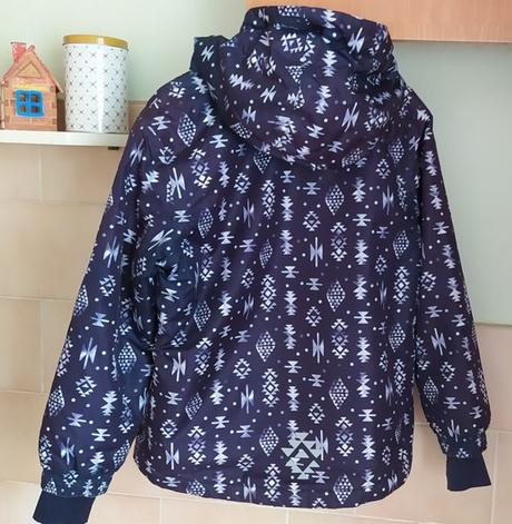 Bunda zimní tmavě modrá se světlým vzorem, crivit,122