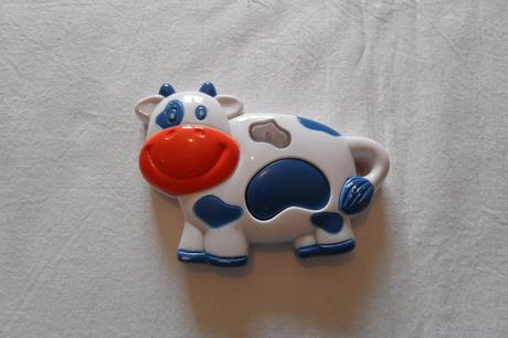 J15	plastová kráva se 3 melodiemi, 