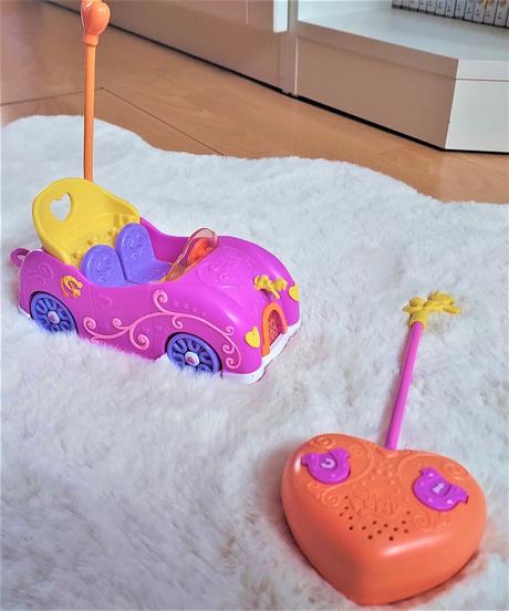 Autíčko na dálkové ovládání,