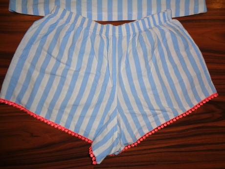 Krásný modrobílý pruhovaný komplet, m&co,152