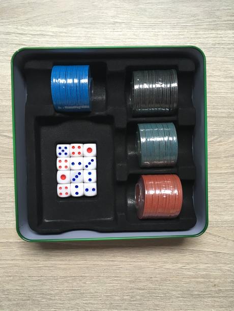 Karty - poker s žetony,