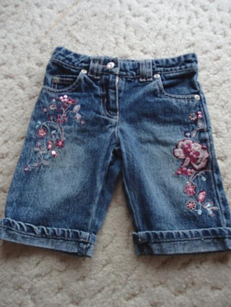 Riflové kraťasy s výšivkou, 104