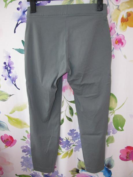 Elastické olivově zelené přiléhavé kalhoty, tchibo,38