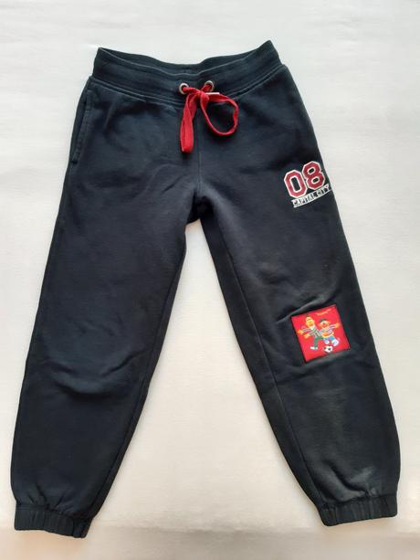 Tmavé tepláky, pepperts,122