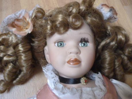 Porcelánová panenka 40 cm,