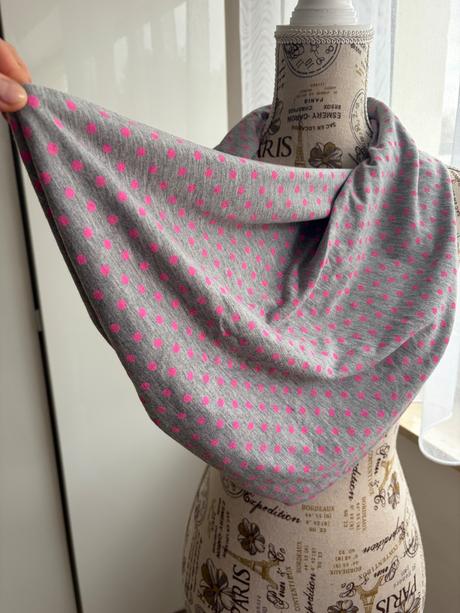 H&m loop sala seda s ruzovymi puntiky, h&m