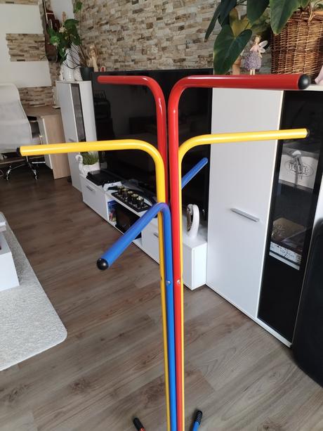 Dětský kovový stojan věšák, 