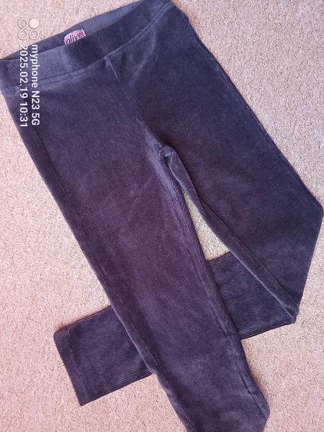 Legíny zn."alive" vel."146", alive,146