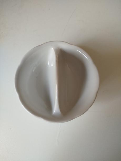 Stará porcelánová slánka, 