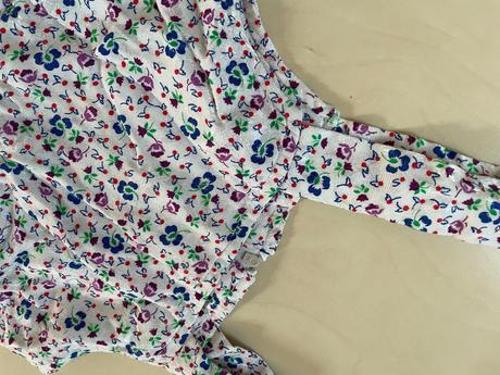 Šaty s drobnými kvítky, vel neuvedena, dcera měla, 134