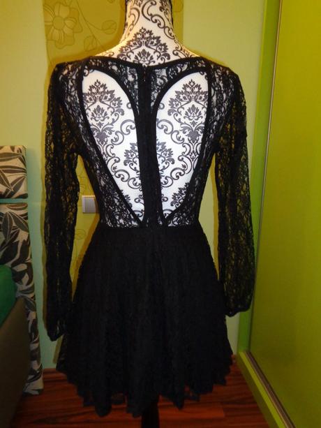 Luxusní černé společenské krajkové šaty skin, 40