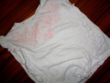 Bílé volánkové tričko s kytičkami a uzlíkem, f&f,134