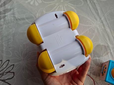 Autíčko fisher price s otočnou kostkou,