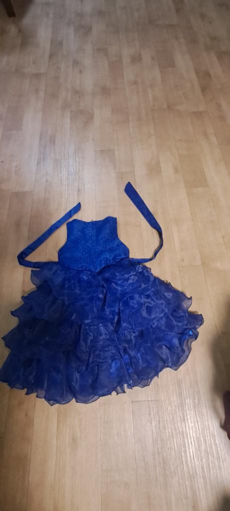 Společenské šaty, 128