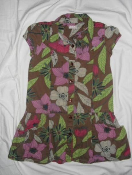 Krásná květovaná propínací šatovka, 110